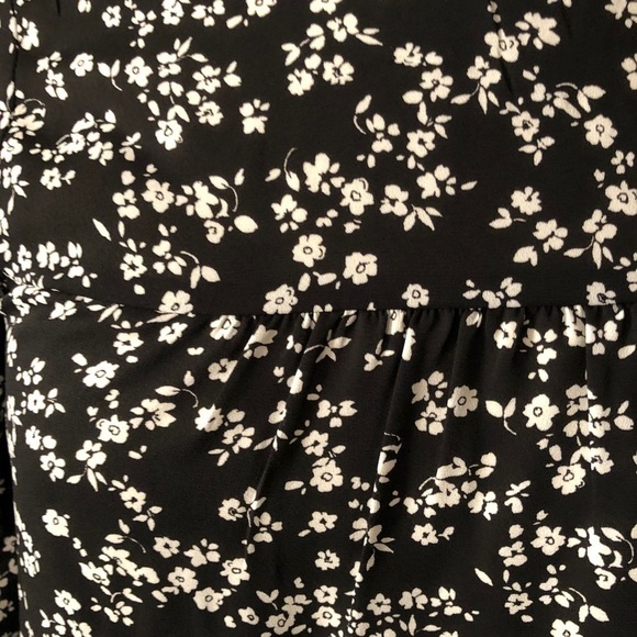 Moa Moa Black with White Flowers Blouse Sz NWOT - Picture 3 of 9